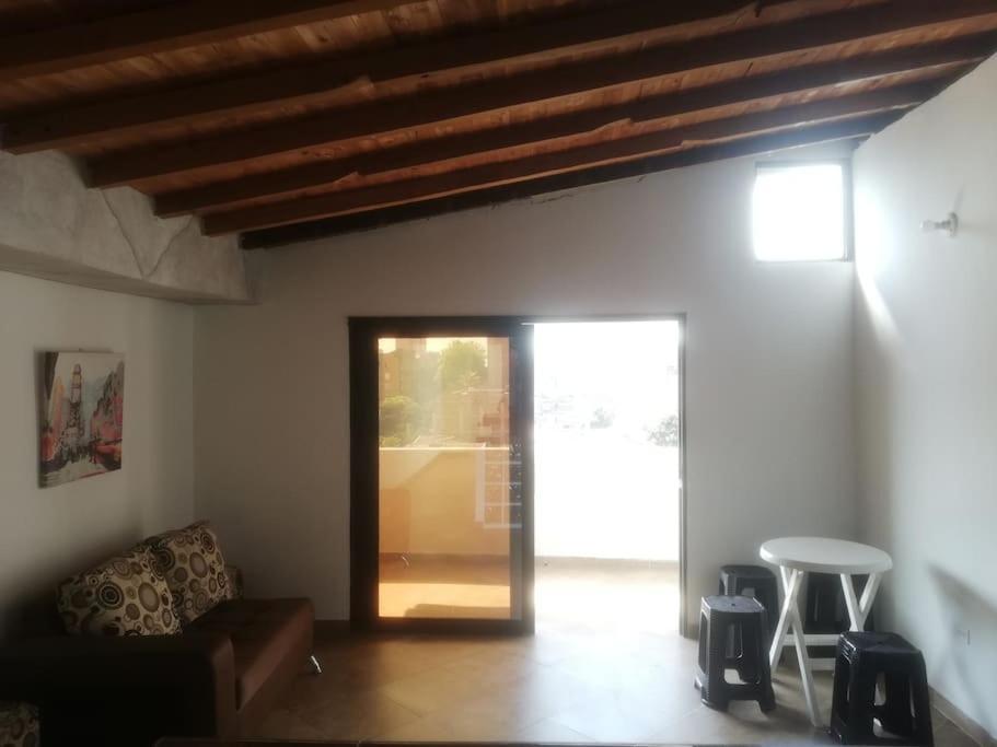 Casa Con Parking, Cerca Al Metro Y Mercados, 5 Piso Solo Escaleras Medellin