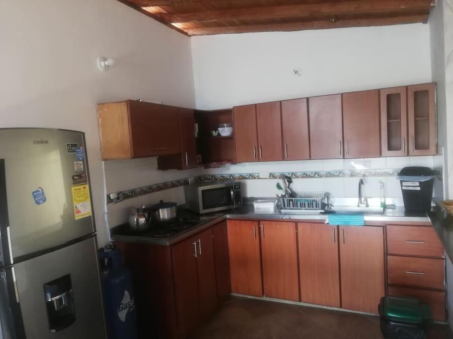 Apartment Casa Con Parking, Cerca Al Metro Y Mercados, 5 Piso Solo Escaleras Medellin